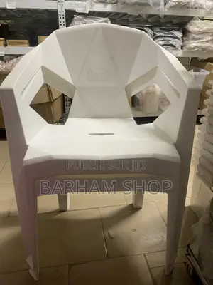 Chaise Fauteuil en Plastique Robuste Design Geometrique