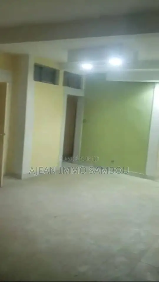 2chbre Appartement dans Yoff à Louer