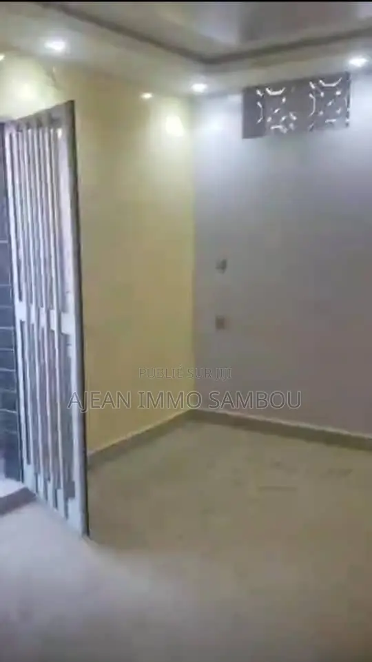 2chbre Appartement dans Yoff à Louer