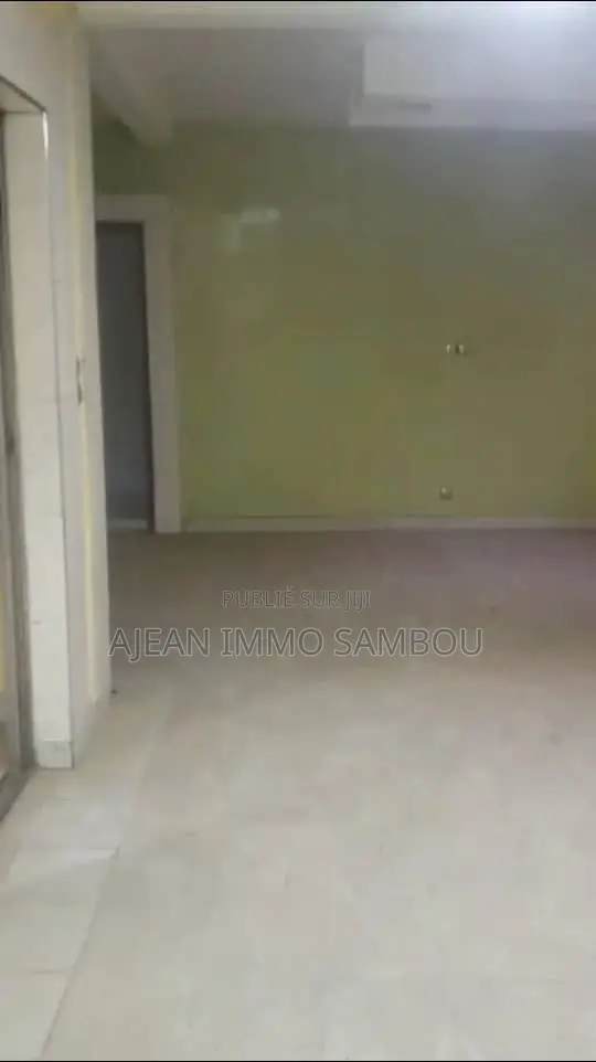 2chbre Appartement dans Yoff à Louer