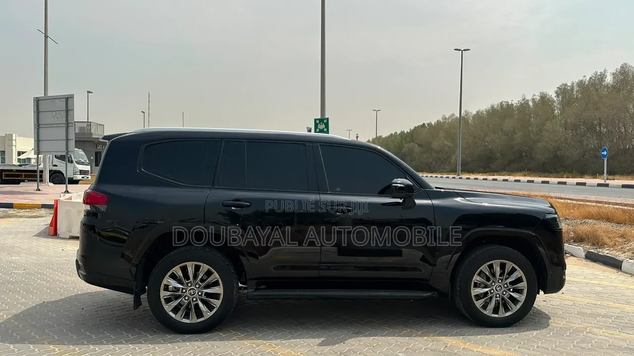 Toyota Land Cruiser Prado 2024 Noir Mat