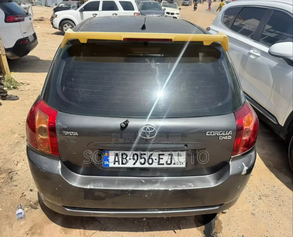 Toyota Corolla 1.4 D-4D 2006 Gris
