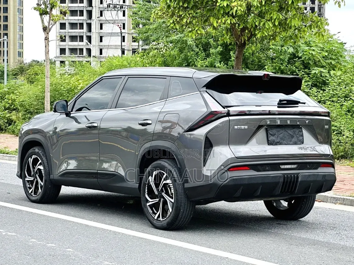 Geely Boyue 2024 Gris