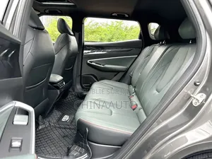 Geely Boyue 2024 Gris