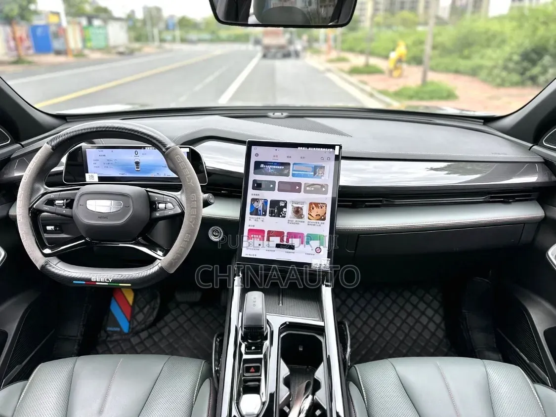Geely Boyue 2024 Gris