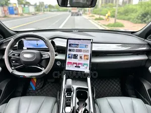 Geely Boyue 2024 Gris