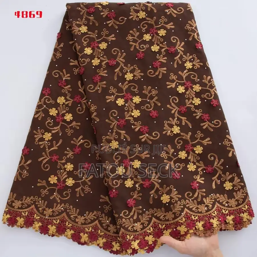 Tissu Brodé