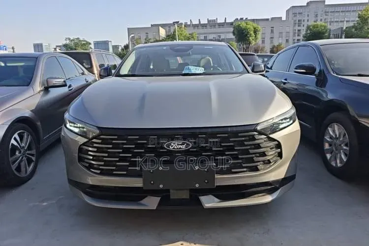 Ford Mondeo 2025 Gris
