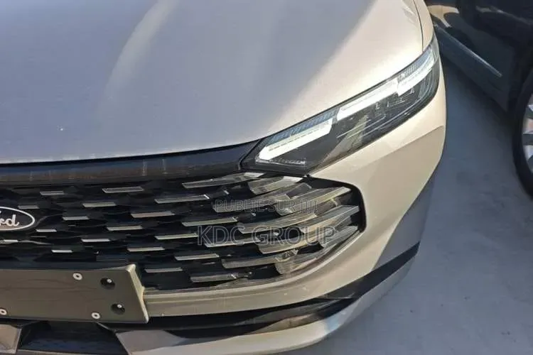 Ford Mondeo 2025 Gris