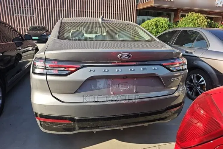 Ford Mondeo 2025 Gris