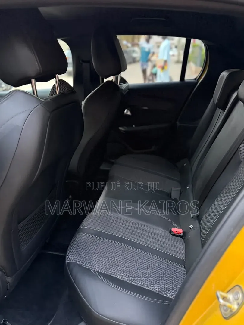 Peugeot 208 2021 Jaune