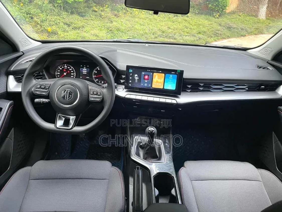 MG MG5 180DVVT Manual Youth 2023 Gris