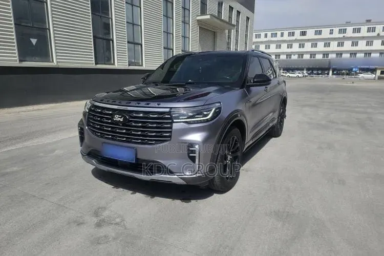 Ford Explorer 2023 Gris