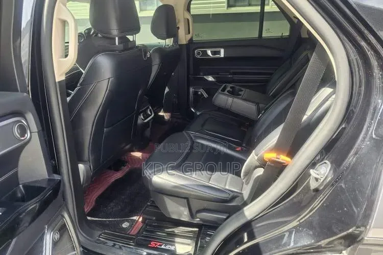 Ford Explorer 2023 Gris