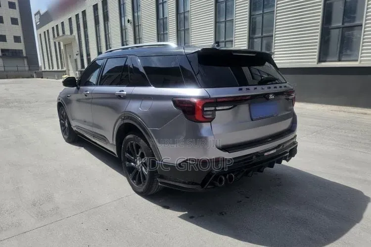 Ford Explorer 2023 Gris