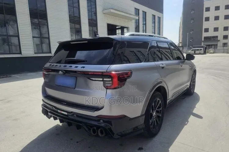 Ford Explorer 2023 Gris