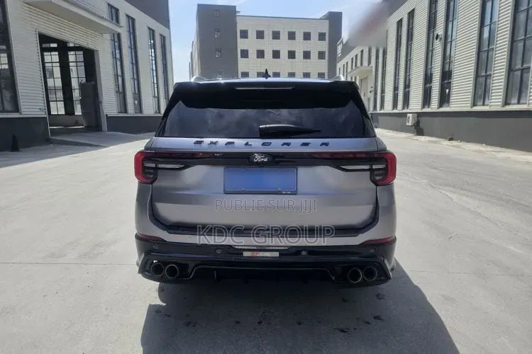 Ford Explorer 2023 Gris