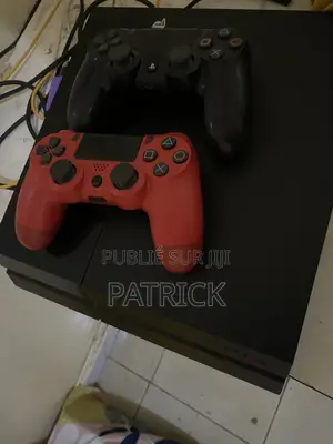 Vente Ps4 Fat Avec Deux Manettes Inclus Et 3 Jeu Dont Fc27 Tout Marche