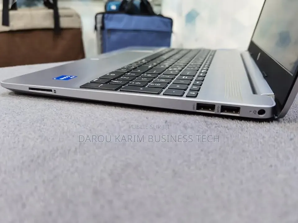 Nouveau Ordinateur portable HP 250 G8 16GB Intel Core i7 SSD 512GB