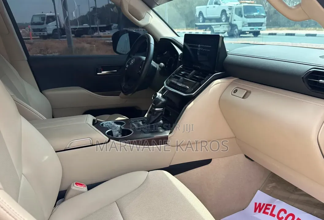 Toyota Land Cruiser Prado 2024