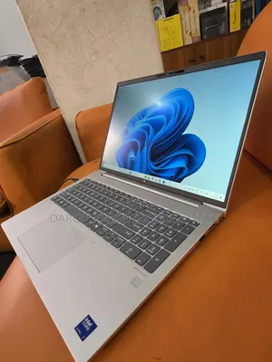Nouveau HP EliteBook 660 G11 16GB Intel Core Ultra 7 SSD 512GB