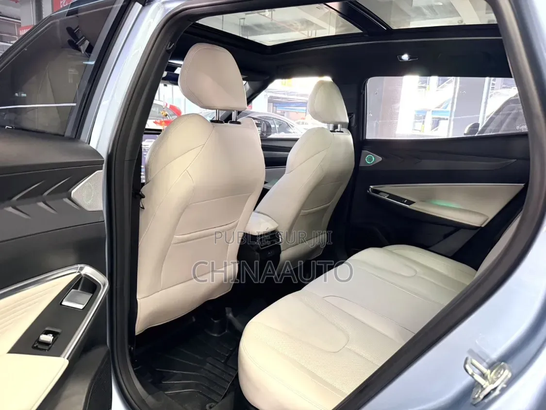 Geely Boyue 2023 Gris