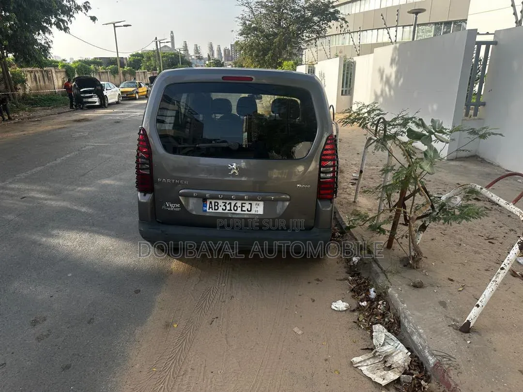 Peugeot Partner 2015 Gris