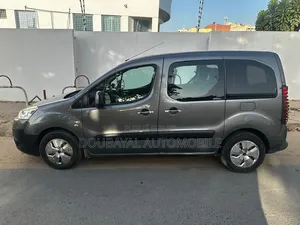 Peugeot Partner 2015 Gris