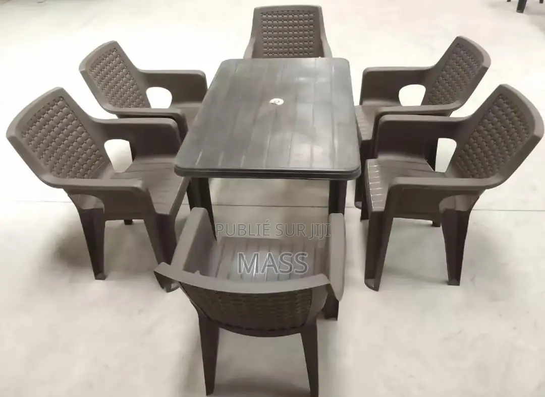 Table À Manger Ou Votre Espace Vide