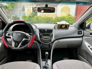 Hyundai Accent 2012 Blanc