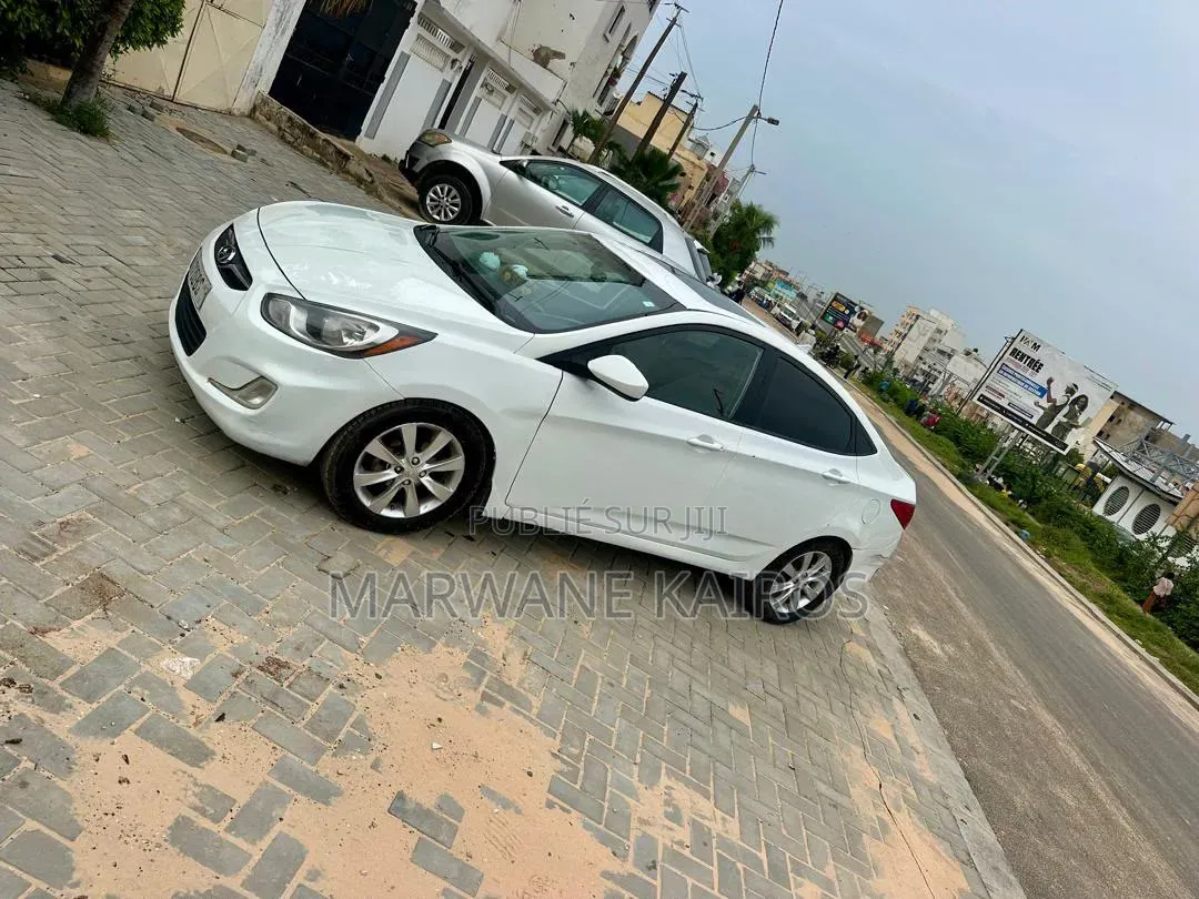 Hyundai Accent 2012 Blanc