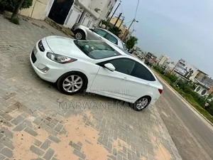 Hyundai Accent 2012 Blanc