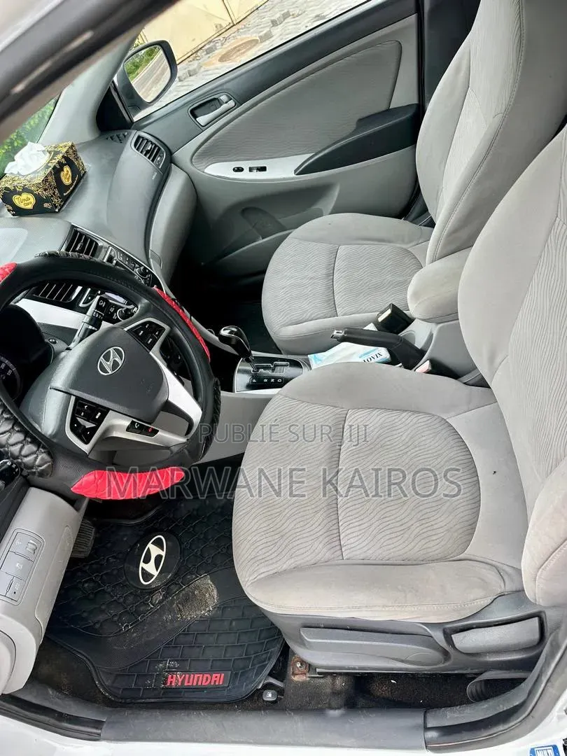 Hyundai Accent 2012 Blanc