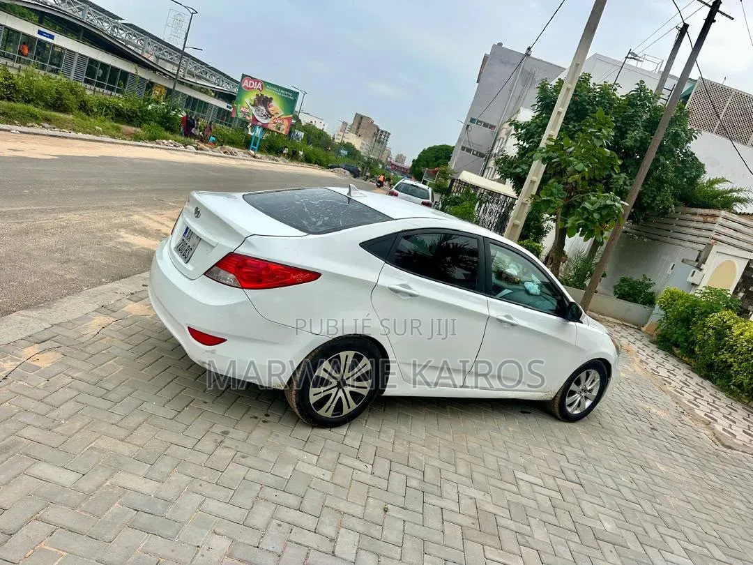 Hyundai Accent 2012 Blanc