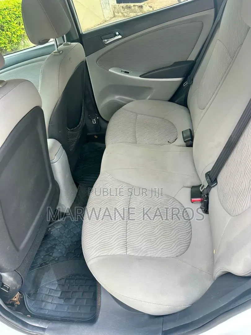 Hyundai Accent 2012 Blanc