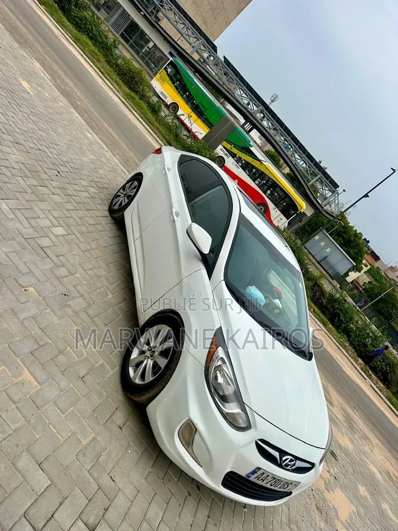 Hyundai Accent 2012 Blanc