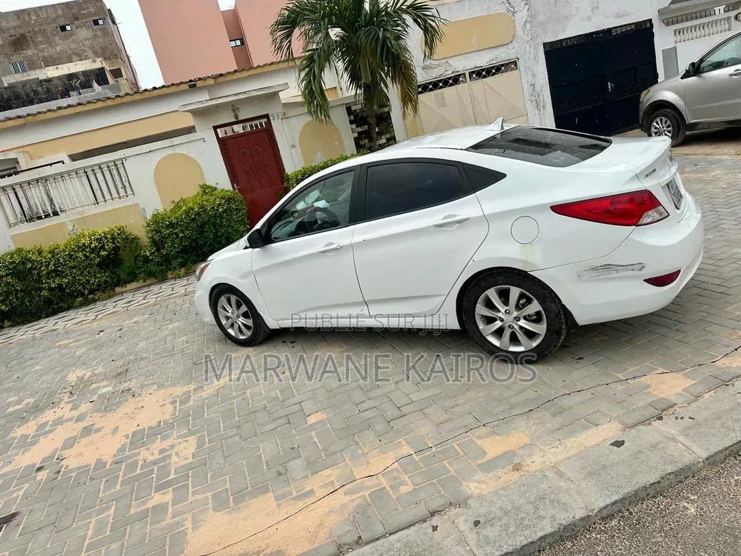 Hyundai Accent 2012 Blanc