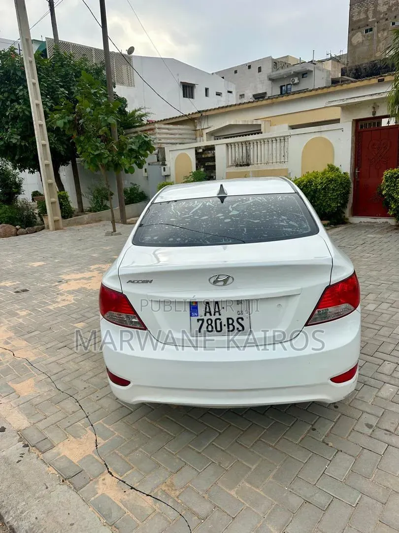 Hyundai Accent 2012 Blanc