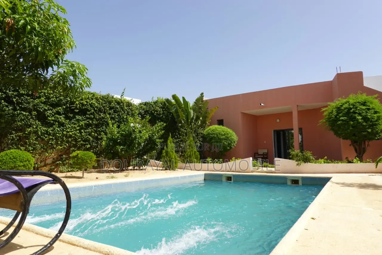 2chbre Villa dans Villa À Vendre, Thiès Sud à Vendre