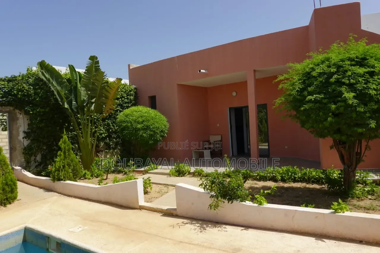 2chbre Villa dans Villa À Vendre, Thiès Sud à Vendre