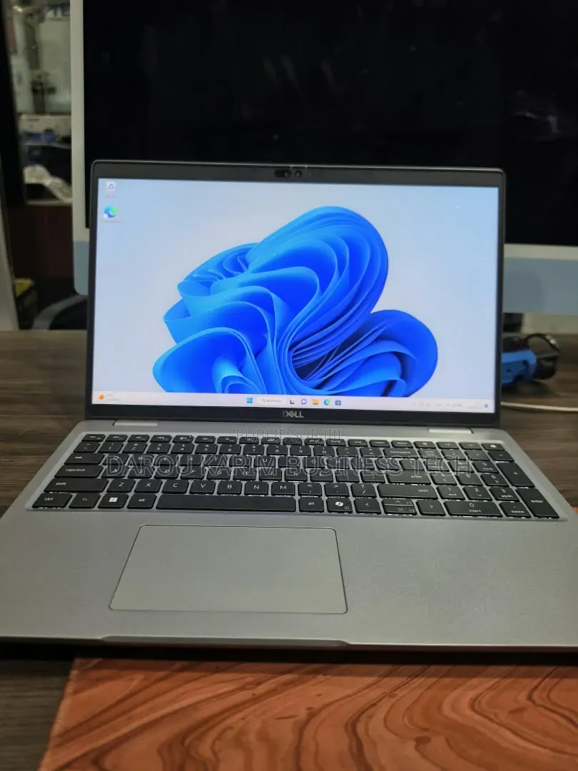 Nouveau Dell Precision 3591 64GB Intel Core Ultra 7 SSD 1T