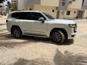 Nouveau Toyota Land Cruiser 2026 Blanc