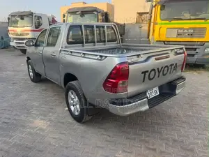 Toyota Hilux 2024 Gris