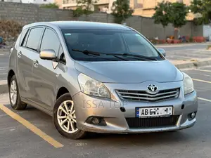 Toyota Verso 2013 Gris