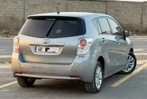 Toyota Verso 2013 Gris