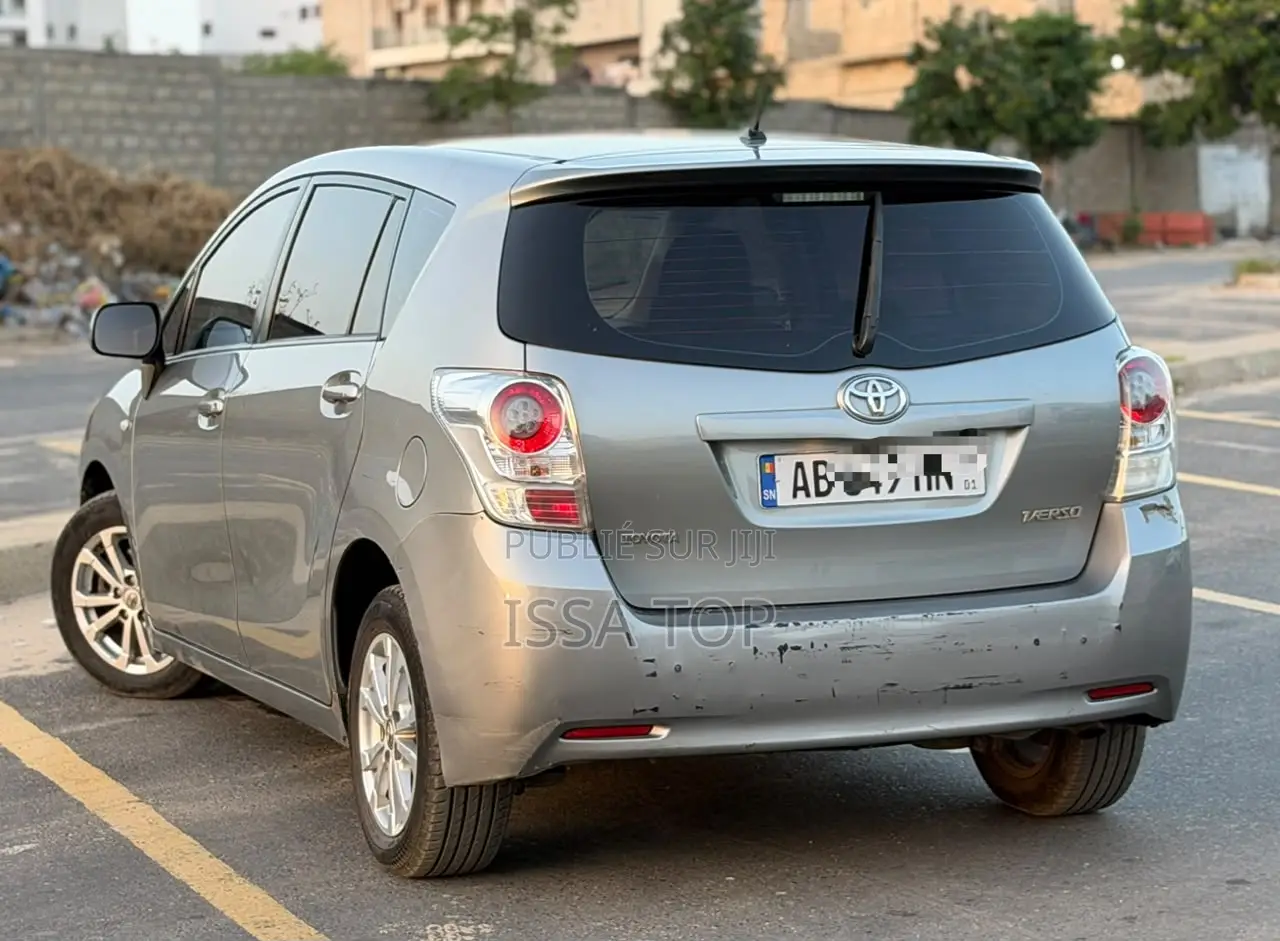 Toyota Verso 2013 Gris