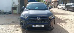 Toyota RAV4 XLE 2021 Bleu