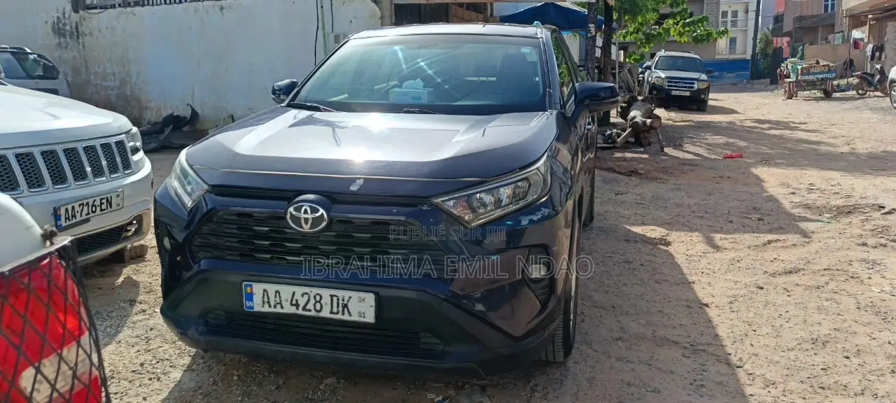 Toyota RAV4 XLE 2021 Bleu