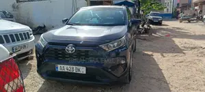 Toyota RAV4 XLE 2021 Bleu