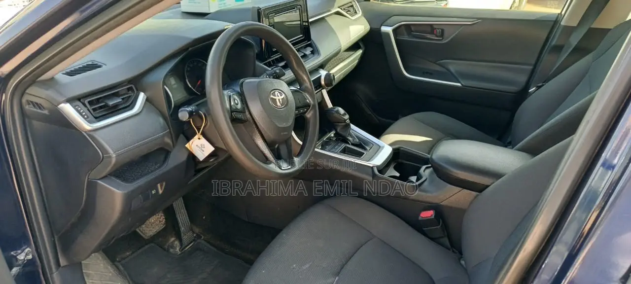 Toyota RAV4 XLE 2021 Bleu